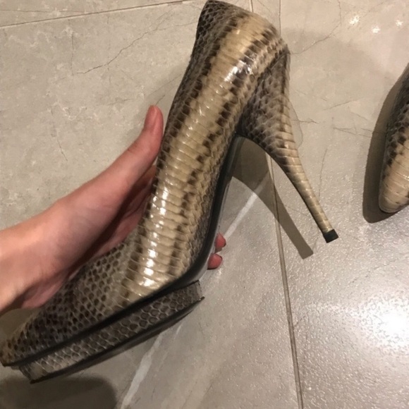 Authentic Oscar de la Renta Snakeskin Pumps - Picture 6 of 10